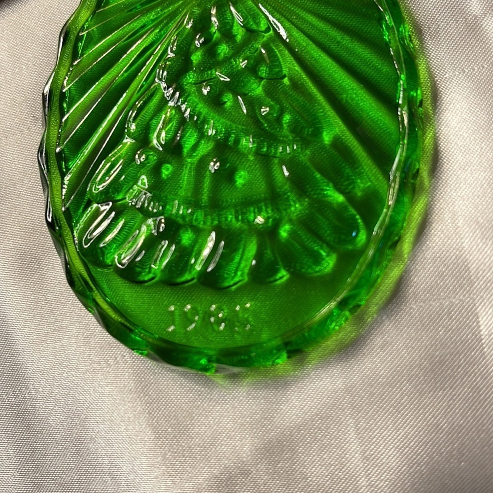 Avon Vintage 1985 Fostoria Ornament Collection Christmas Tree - Picture 3 of 7